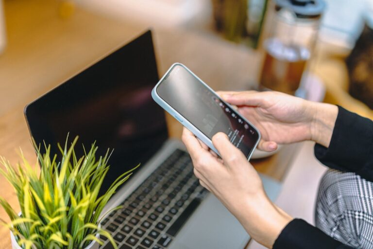 Stay connected in Prague with our full guide. Learn where to find free Wi-Fi, how to choose the best SIM or eSIM plan, rent pocket Wi-Fi, and use co-working spaces.